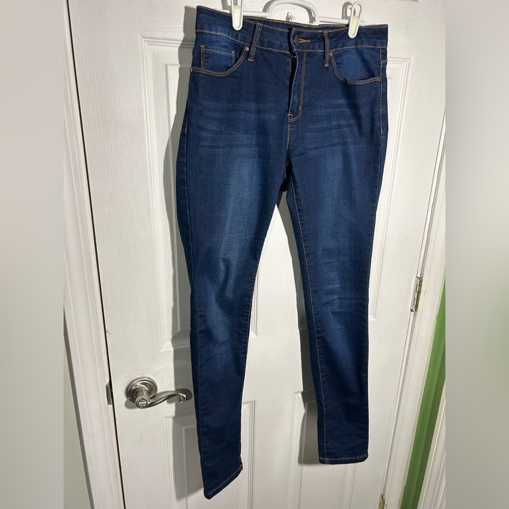 IRIS Skinny Jeans Juniors Size 7. Style IP8182. Medium/Dark wash - Picture 2 of 10